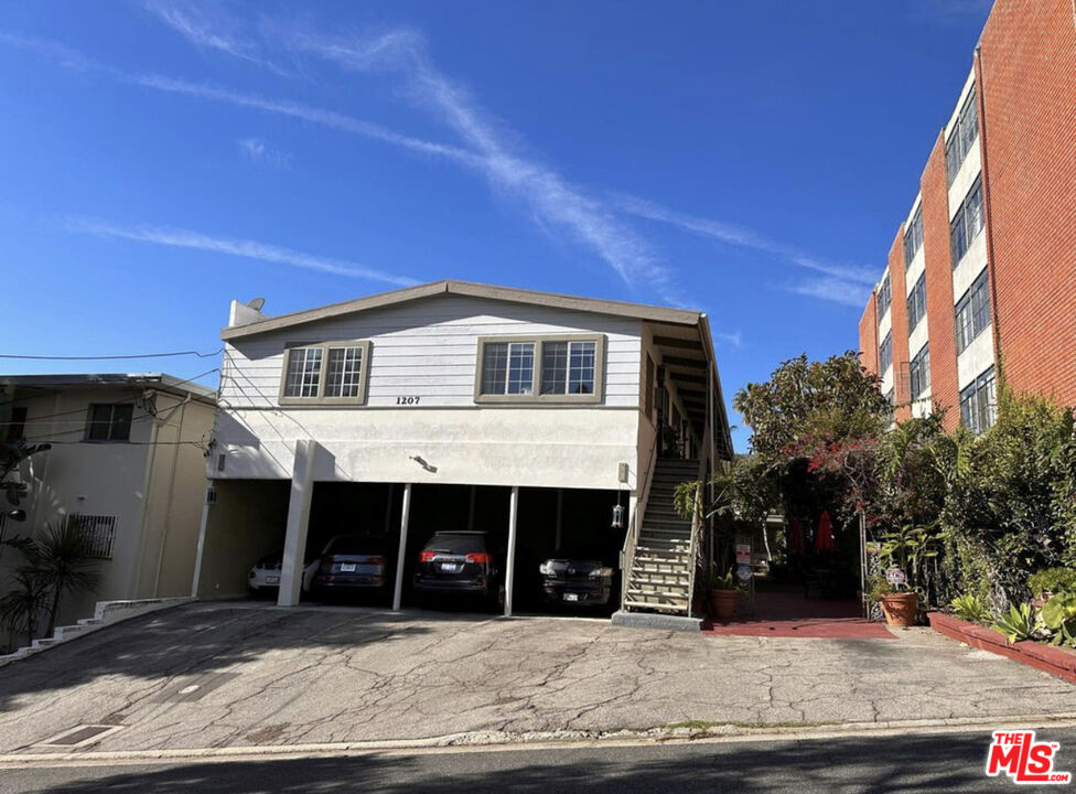 1207 N Horn Ave Unit: 2