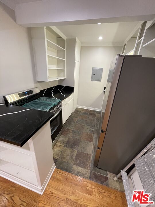 1207 N Horn Ave Unit: 2