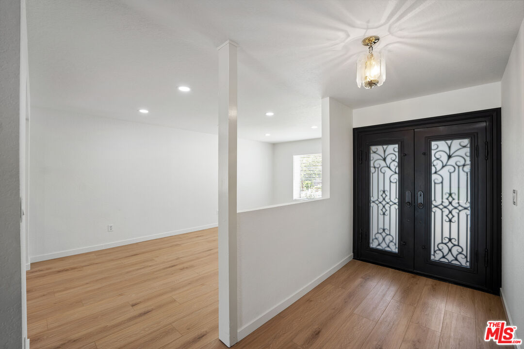 22106 Del Valle St