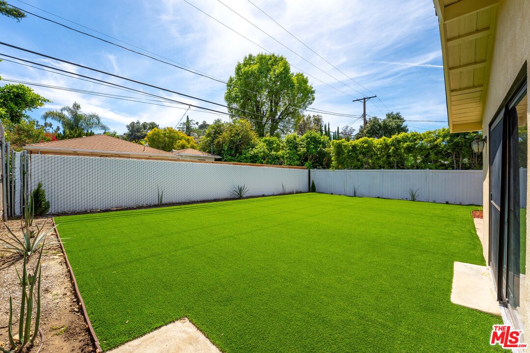 22106 Del Valle St