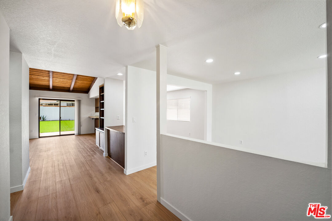 22106 Del Valle St
