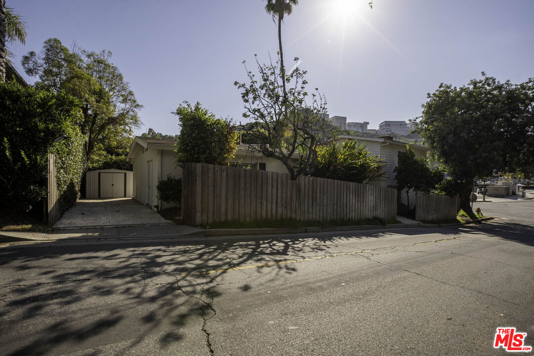 11680 Bellagio Rd