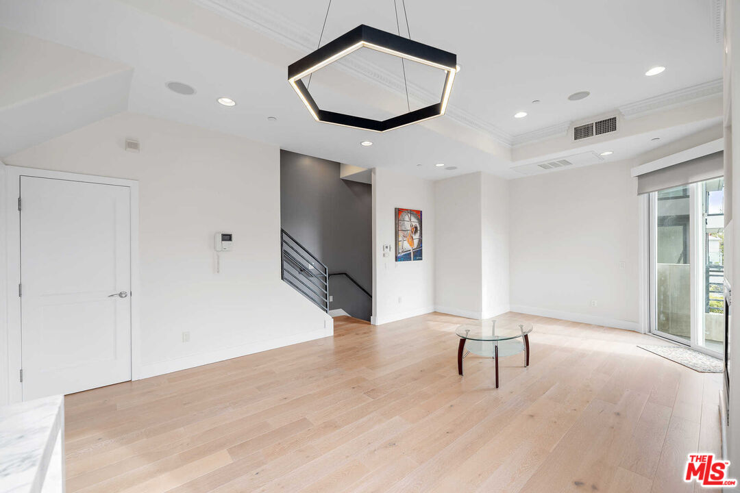 438 Arnaz Dr Unit: 106