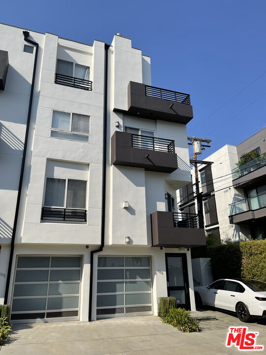 438 Arnaz Dr Unit: 106