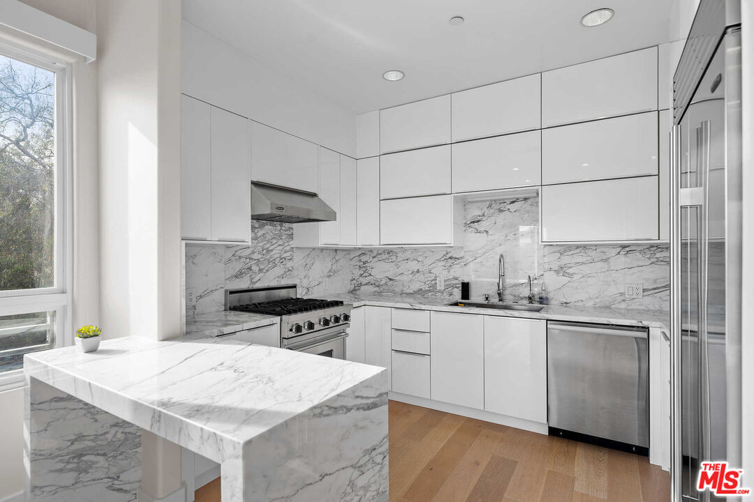 438 Arnaz Dr Unit: 106
