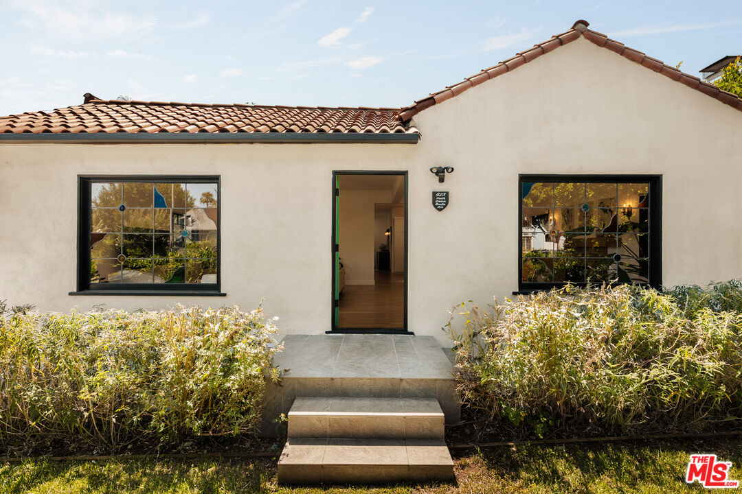 623 N Sierra Bonita Ave