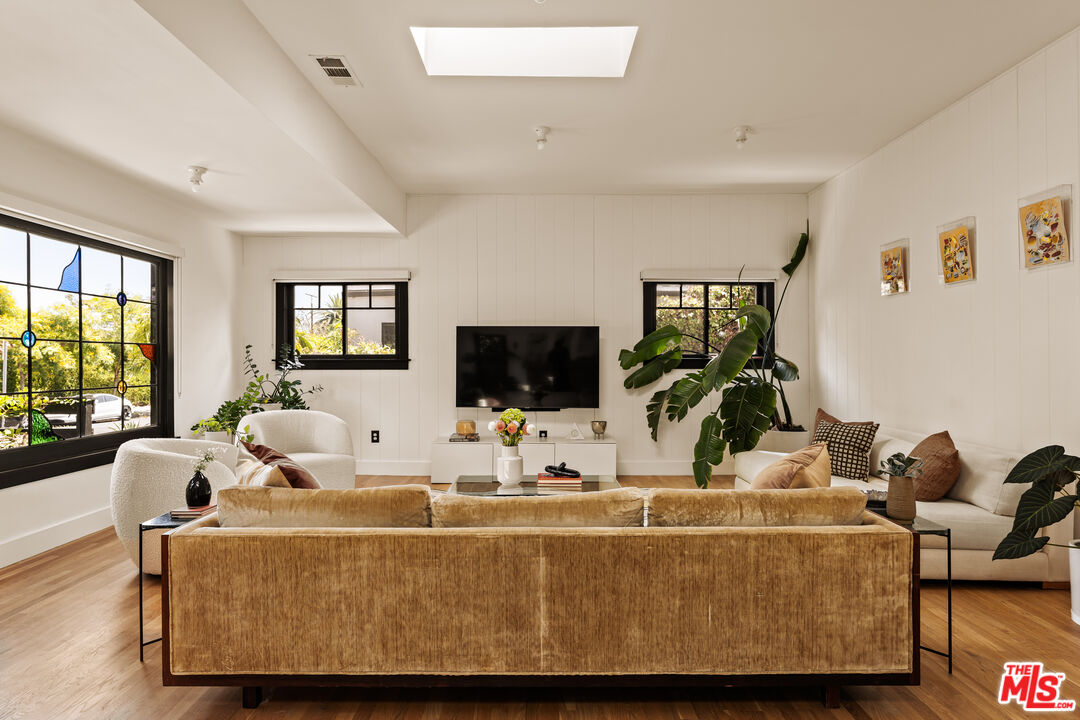 623 N Sierra Bonita Ave