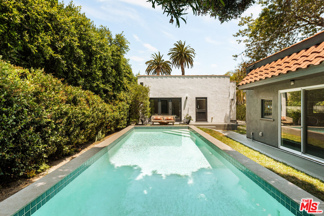 623 N Sierra Bonita Ave