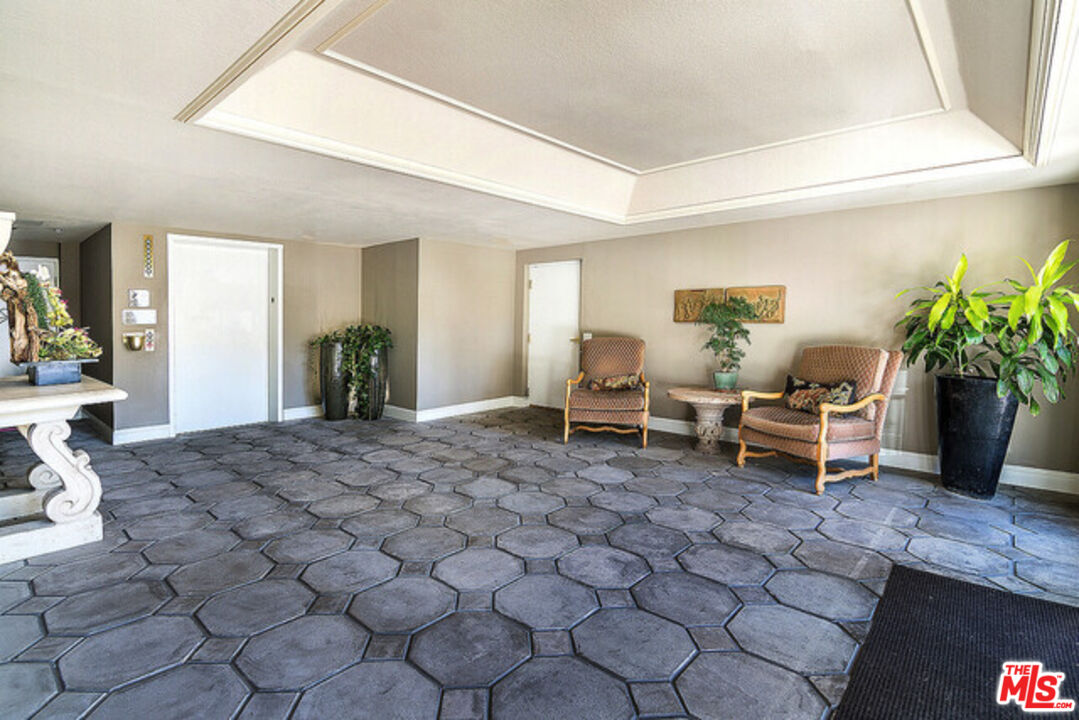 1650 Veteran Ave Unit: 303