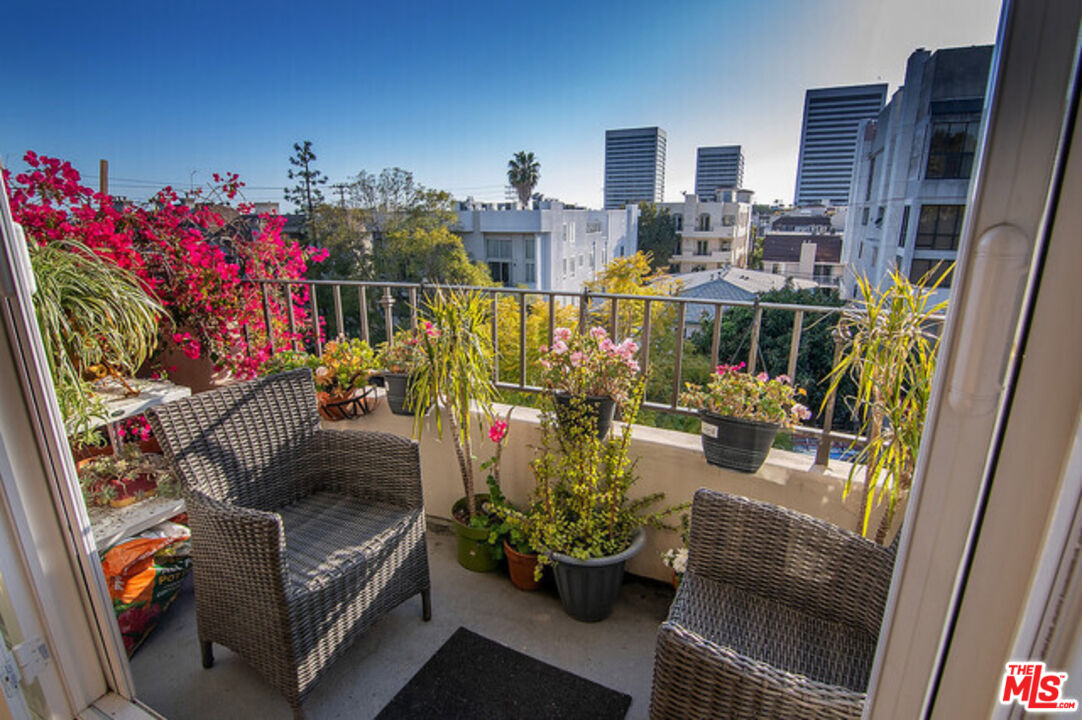 1650 Veteran Ave Unit: 303