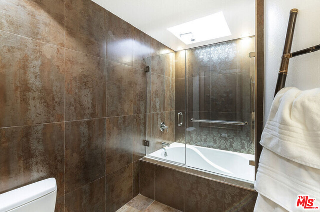 1650 Veteran Ave Unit: 303