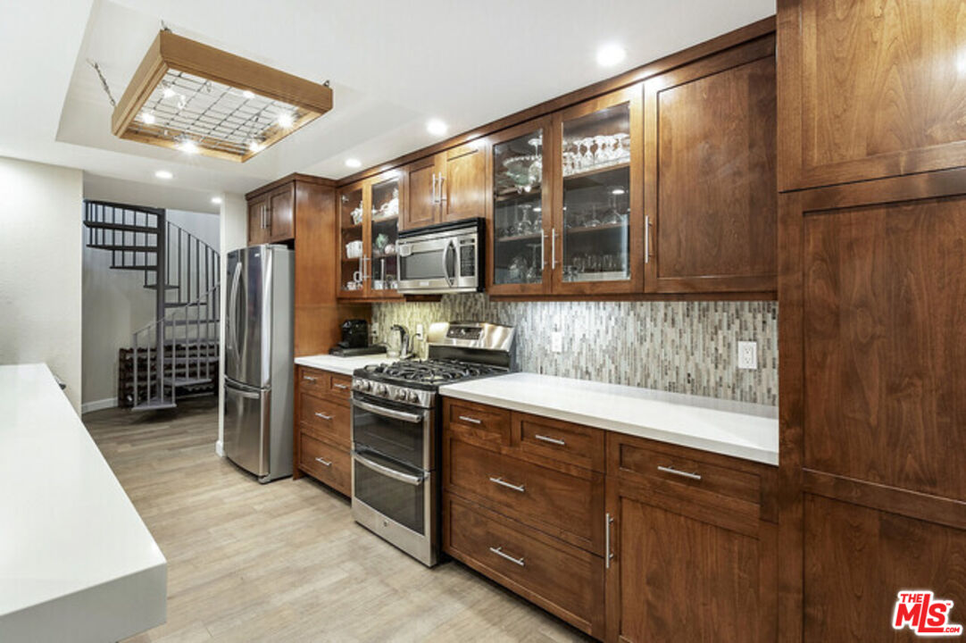 1650 Veteran Ave Unit: 303