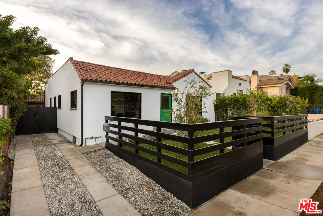 623 N Sierra Bonita Ave