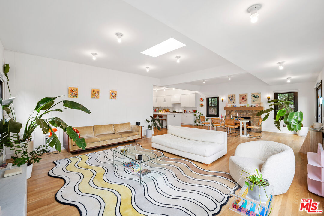 623 N Sierra Bonita Ave