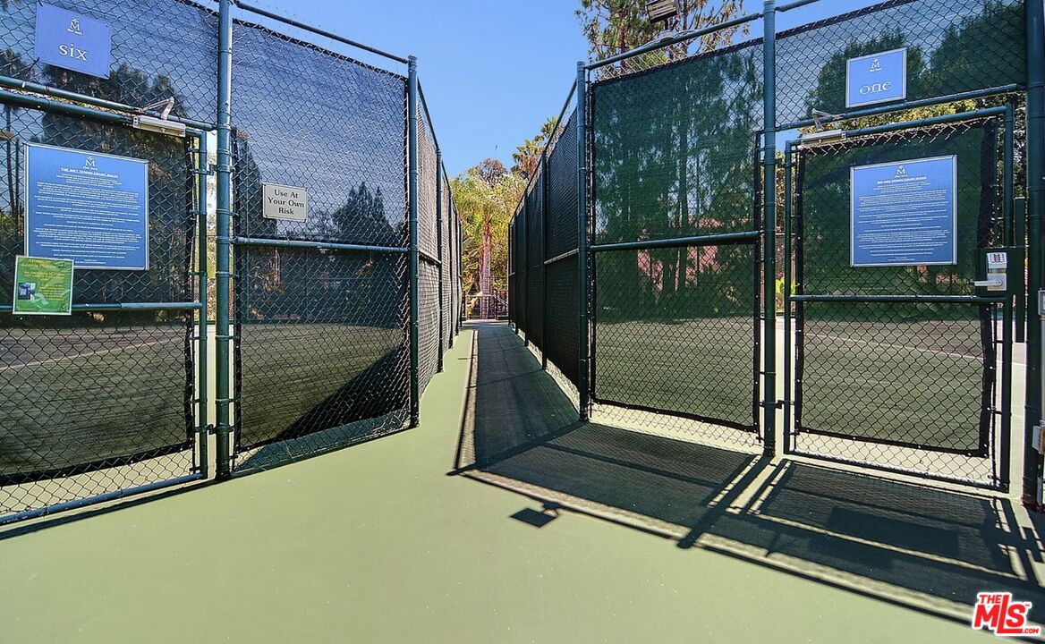 5545 Canoga Ave Unit: 203