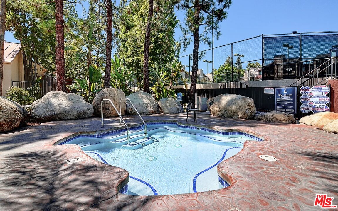 5545 Canoga Ave Unit: 203