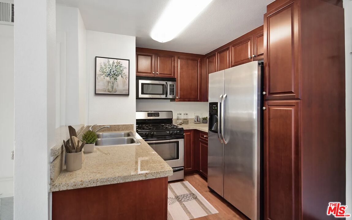 5545 Canoga Ave Unit: 203