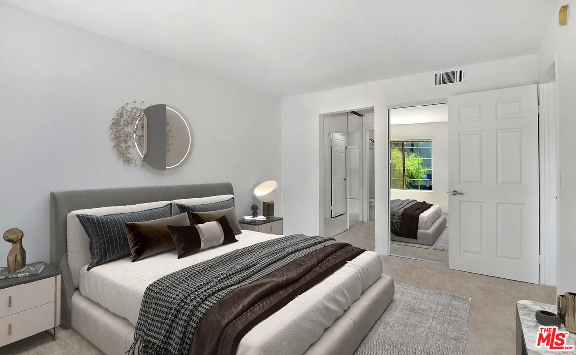 5545 Canoga Ave Unit: 203