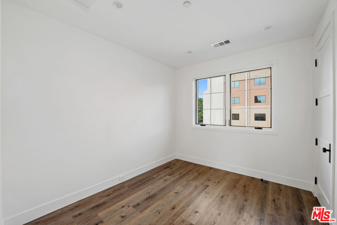 5328 Agnes Ave Unit: 1/2