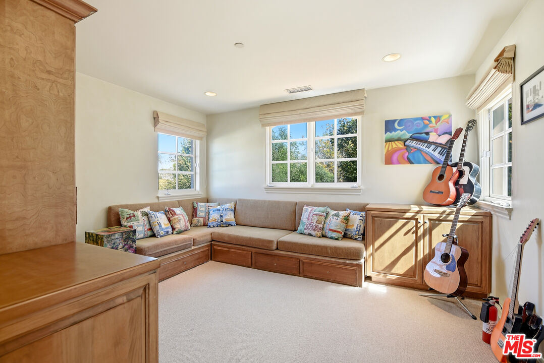 3843 Rock Hampton Dr