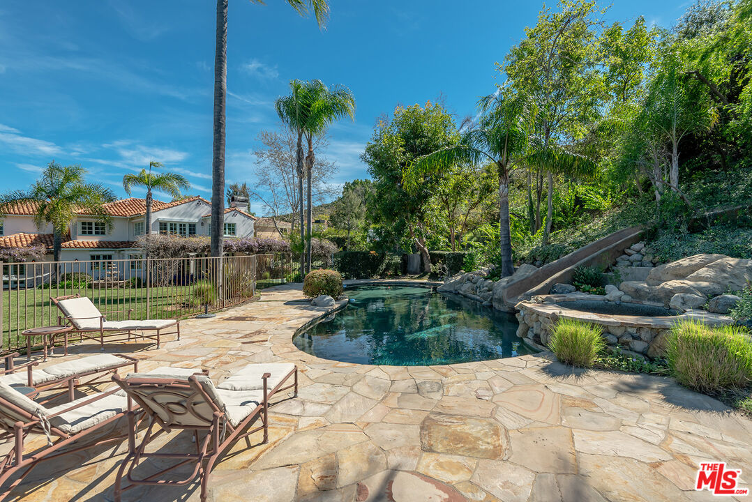 3843 Rock Hampton Dr