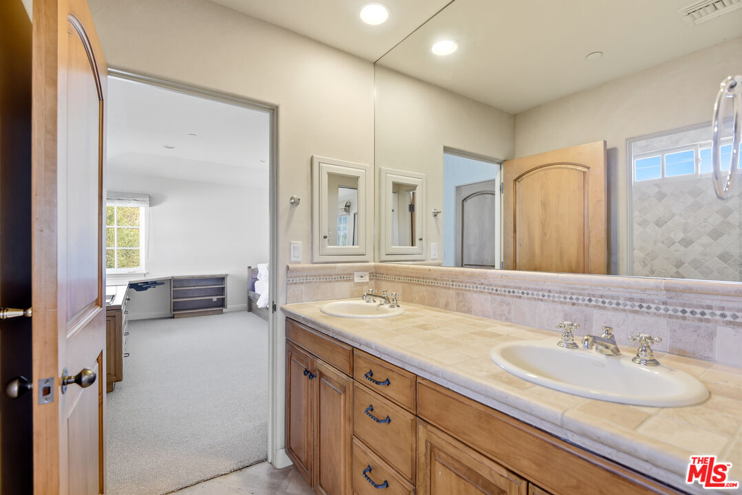 3843 Rock Hampton Dr