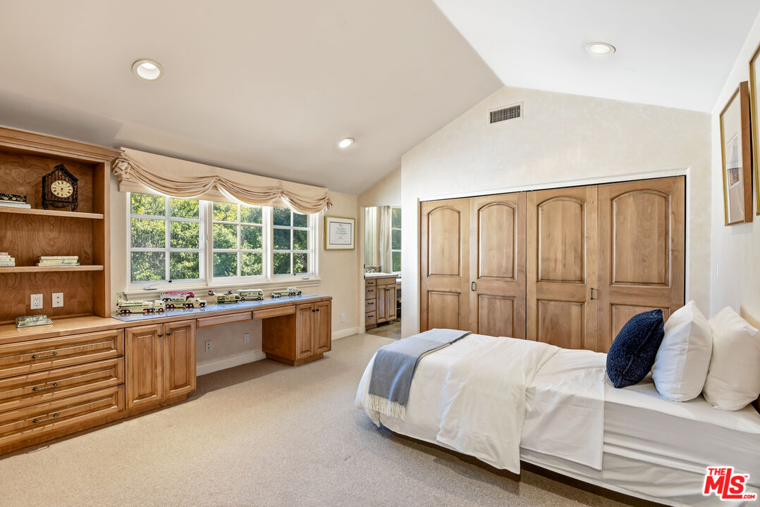 3843 Rock Hampton Dr