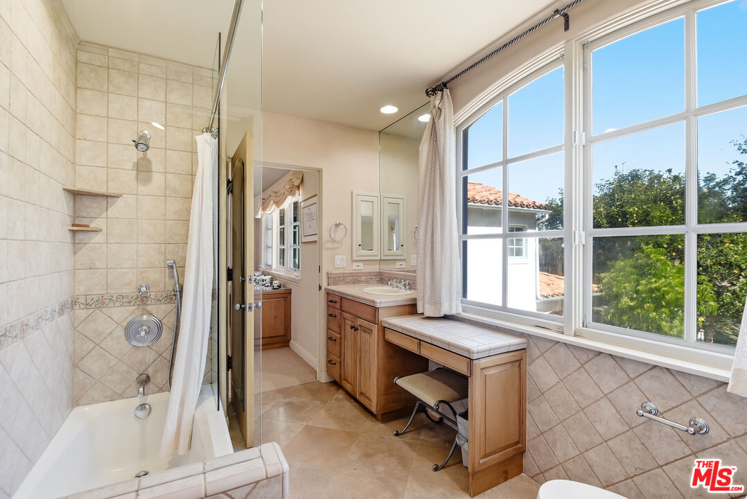 3843 Rock Hampton Dr