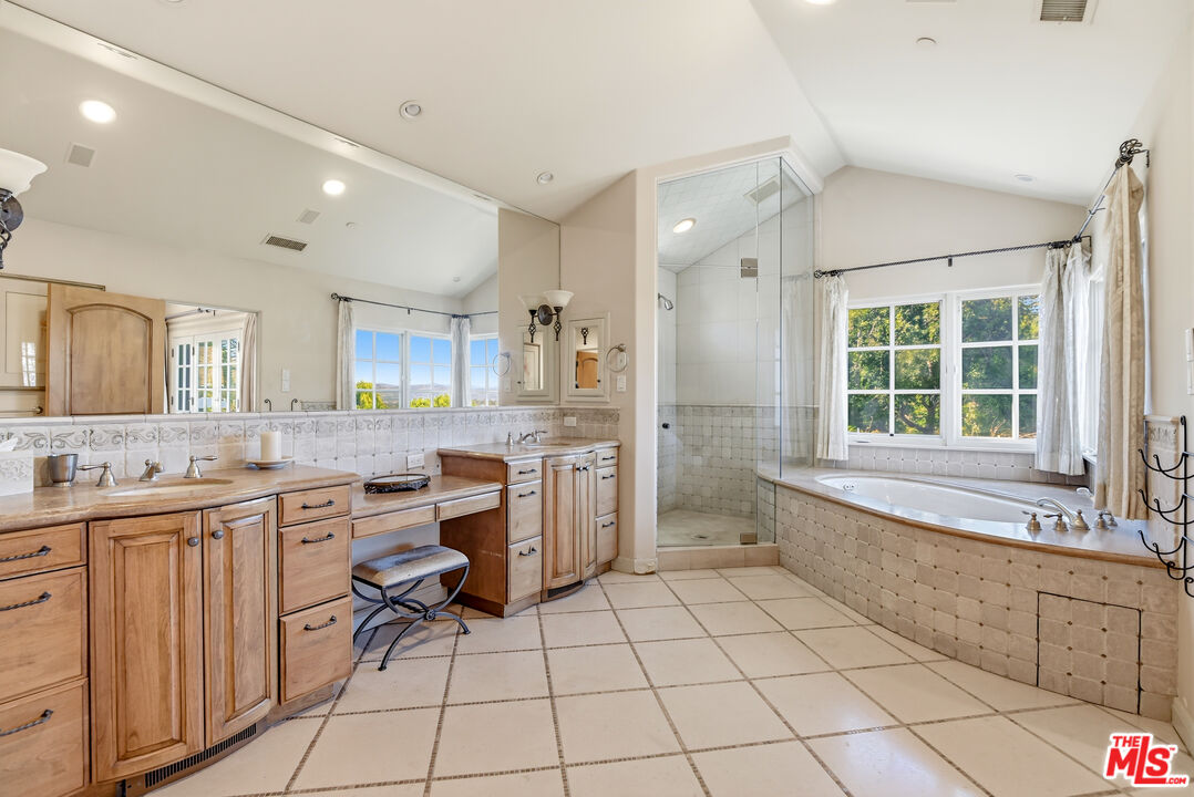 3843 Rock Hampton Dr