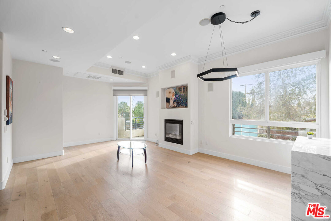 438 Arnaz Dr Unit: 106