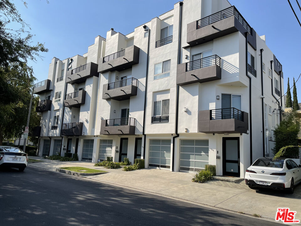 438 Arnaz Dr Unit: 106