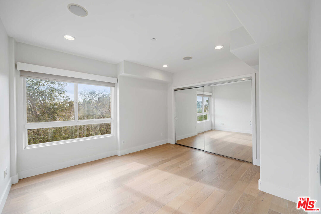 438 Arnaz Dr Unit: 106