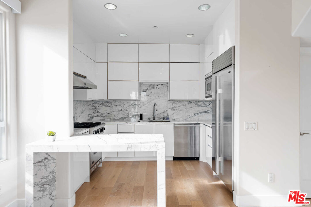 438 Arnaz Dr Unit: 106