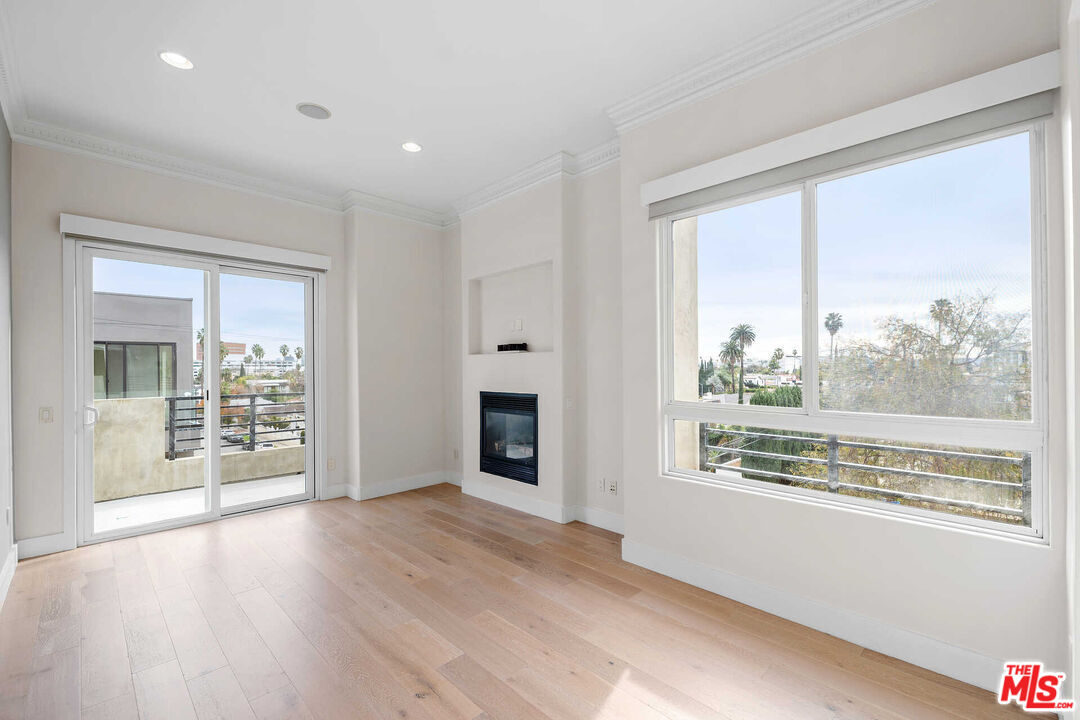 438 Arnaz Dr Unit: 106