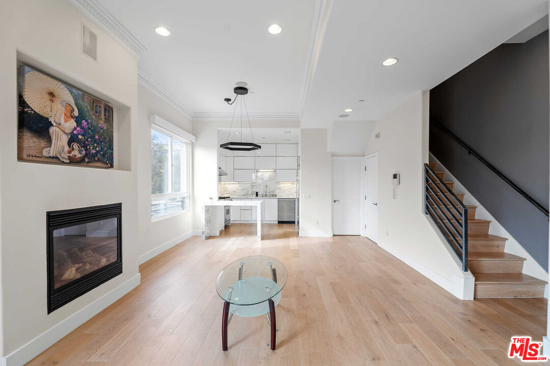 438 Arnaz Dr Unit: 106