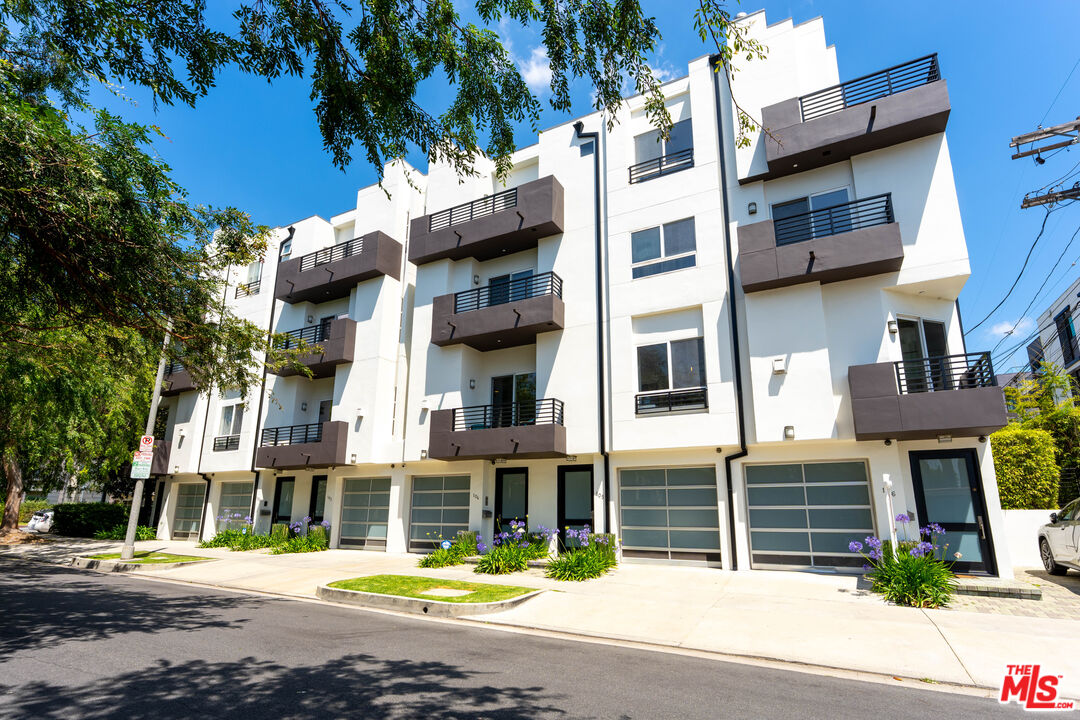 438 Arnaz Dr Unit: 106
