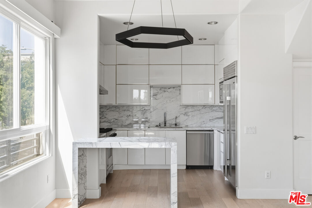 438 Arnaz Dr Unit: 106