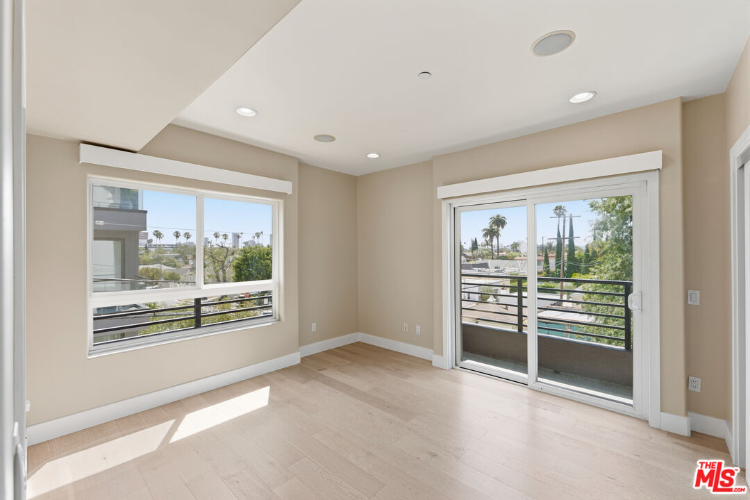 438 Arnaz Dr Unit: 106