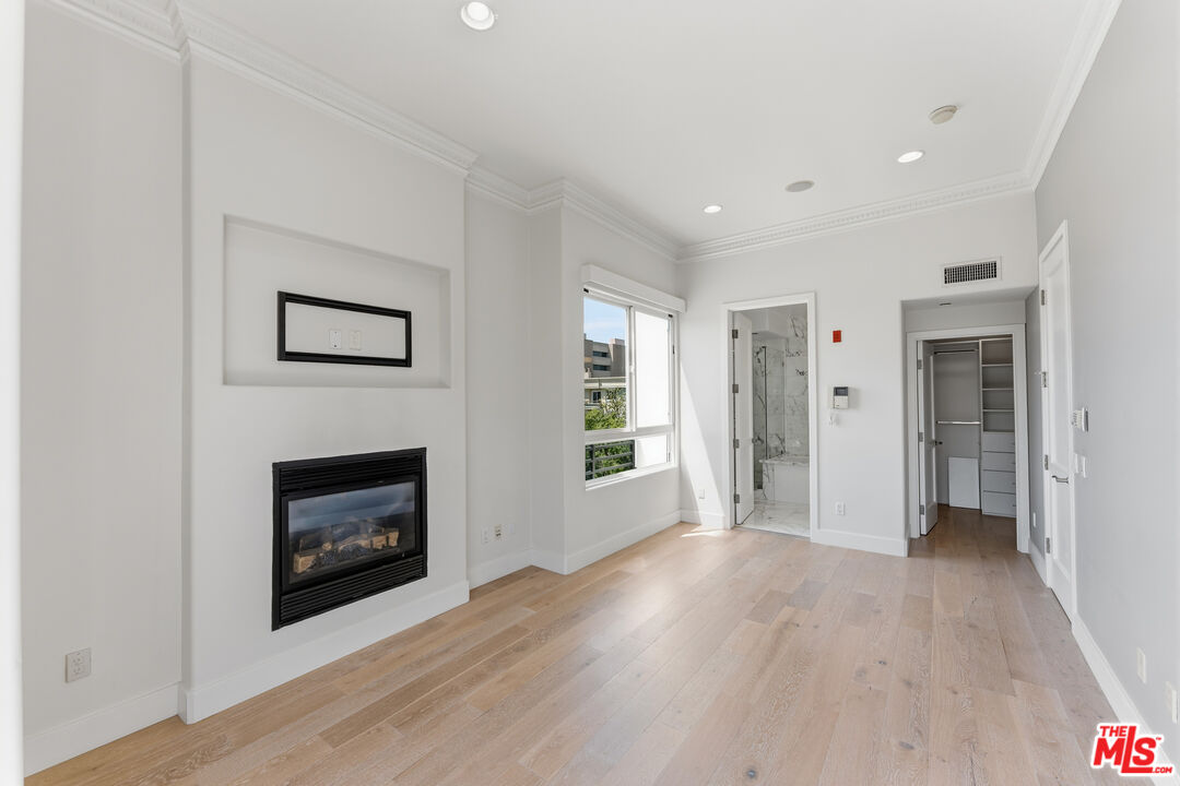438 Arnaz Dr Unit: 106