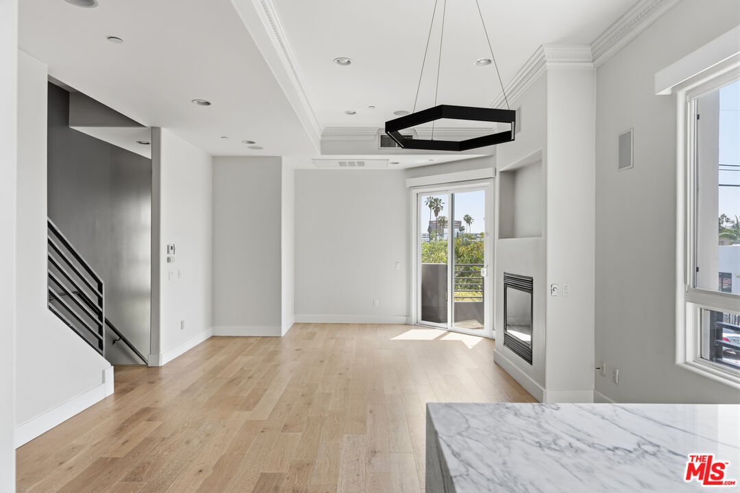 438 Arnaz Dr Unit: 106
