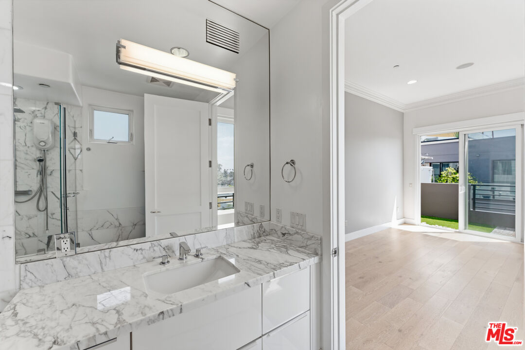 438 Arnaz Dr Unit: 106