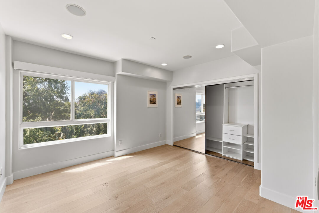 438 Arnaz Dr Unit: 106