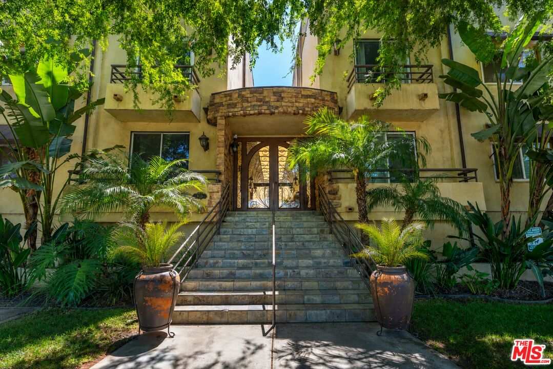 4128 Whitsett Ave Unit: 105
