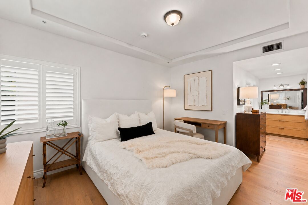 4128 Whitsett Ave Unit: 105