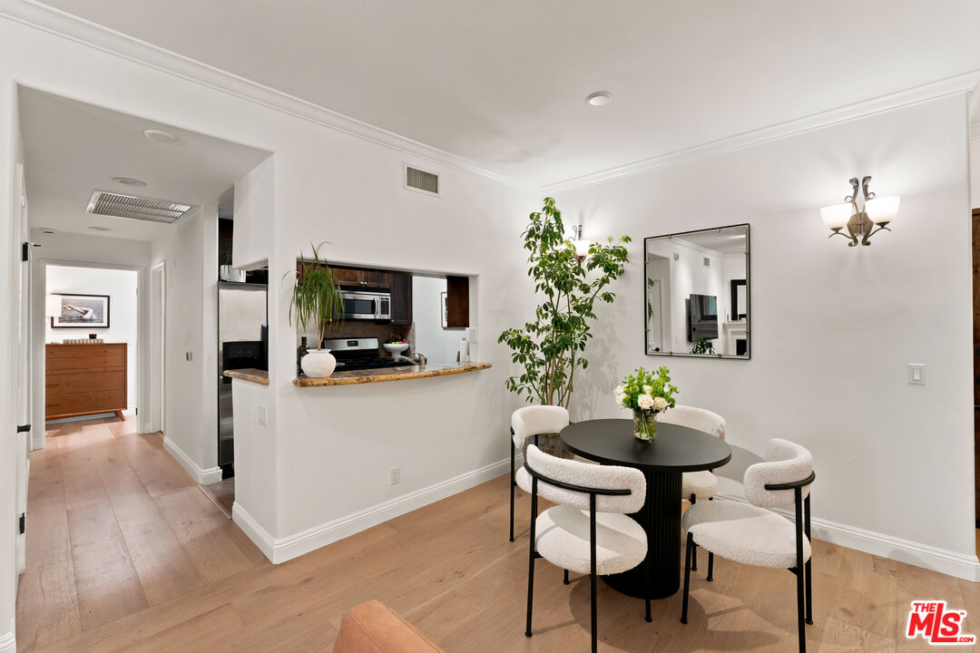 4128 Whitsett Ave Unit: 105