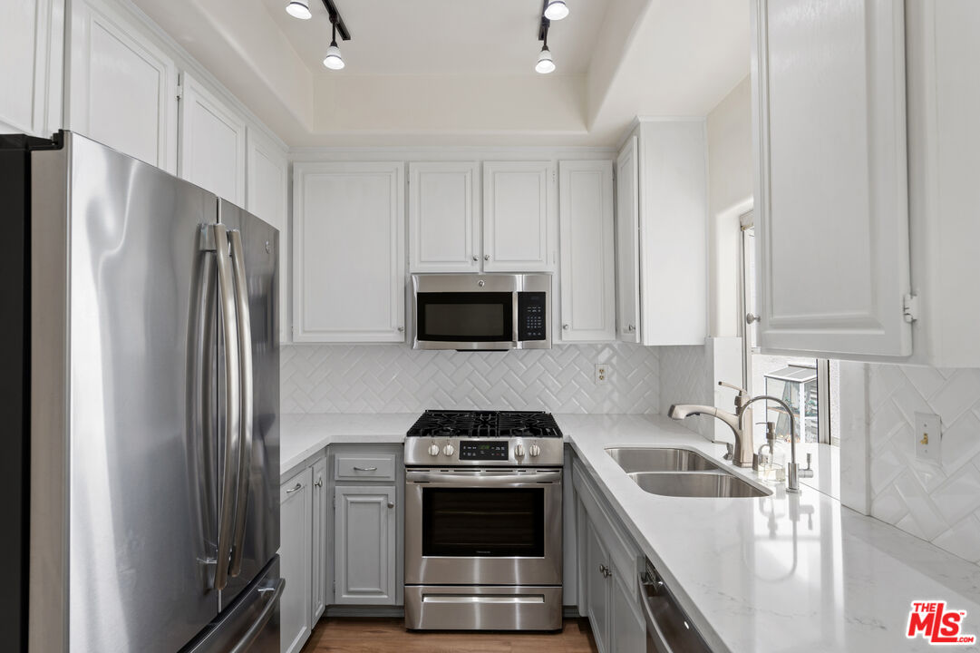 5145 Yarmouth Ave Unit: 29
