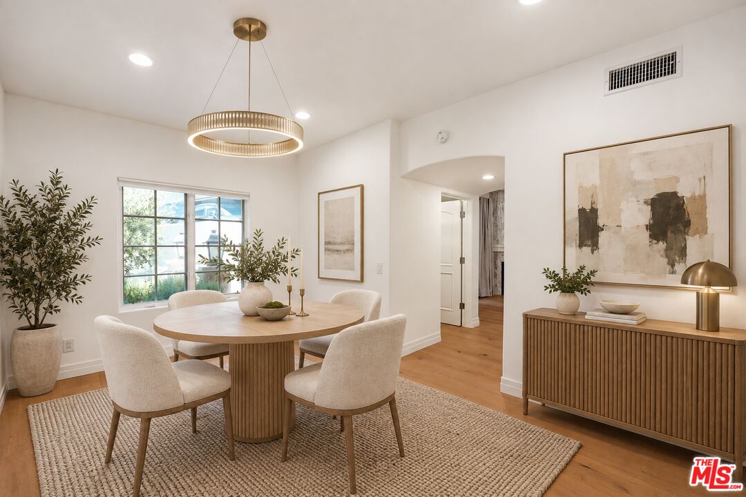 851 N San Vicente Blvd Unit: 117