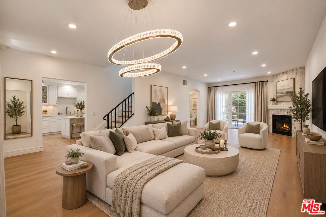 851 N San Vicente Blvd Unit: 117