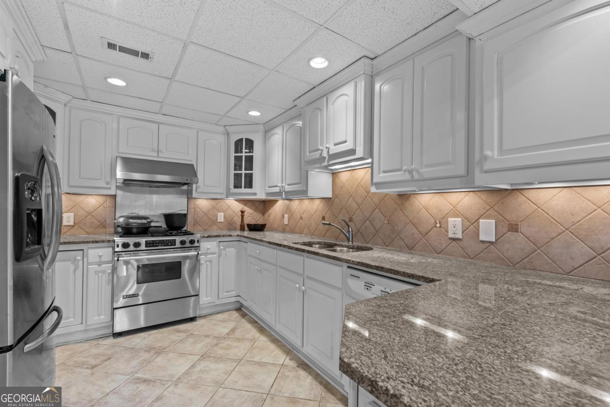 1651 Lighthouse Circle