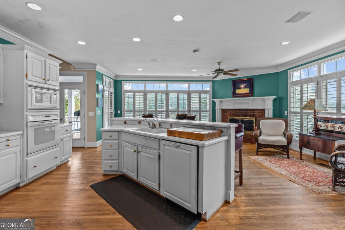 1651 Lighthouse Circle